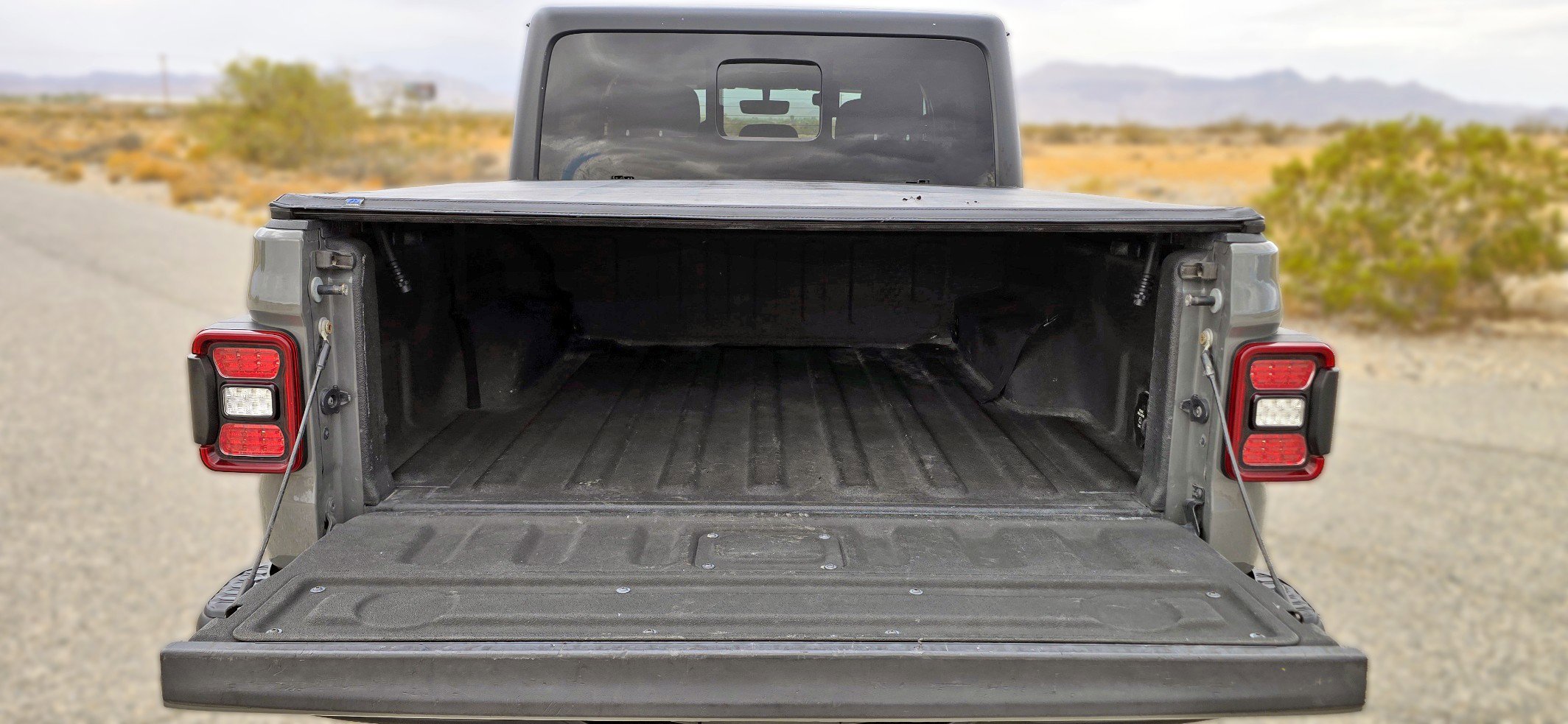 Used 2020 Jeep Gladiator Rubicon AWD/4WD image 5