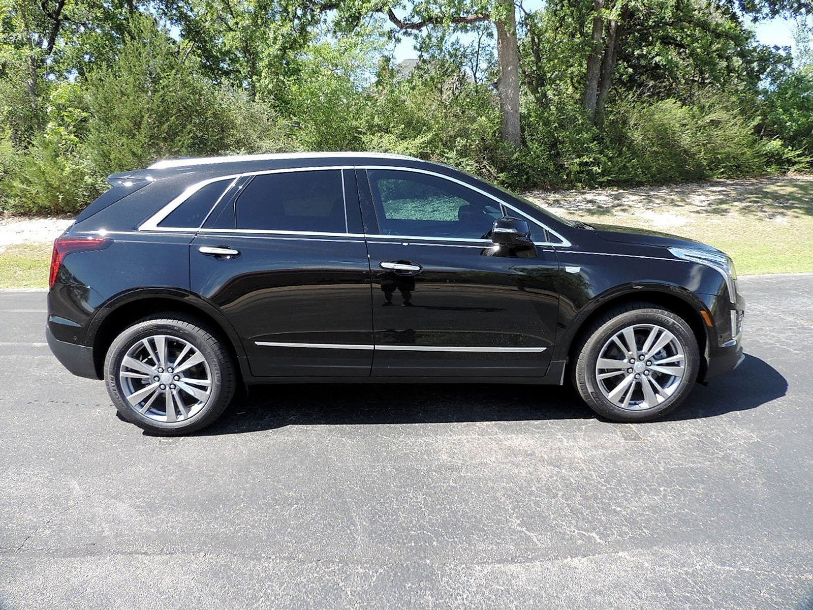 New 2026 Cadillac XT5 Premium Luxury w/ Driver Assist Package FWD image 4