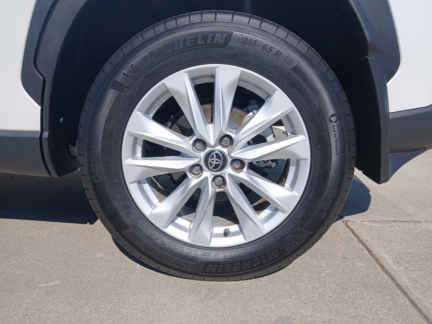 Used 2022 Toyota Corolla Cross LE image 10