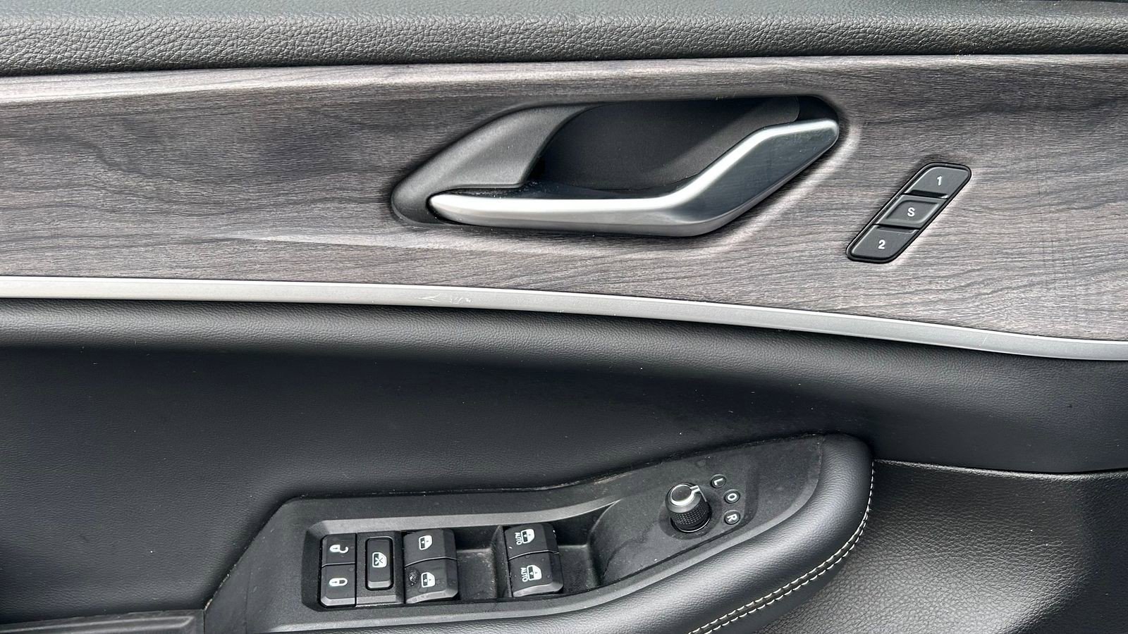 Used 2022 Jeep Grand Cherokee L Limited image 9