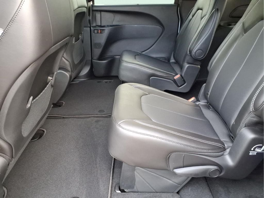 New 2027 Chrysler Pacifica LX FWD image 11
