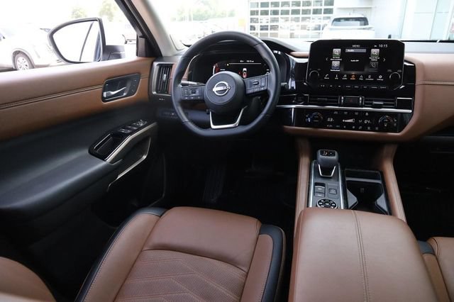 Certified 2025 Nissan Pathfinder Platinum AWD/4WD image 24