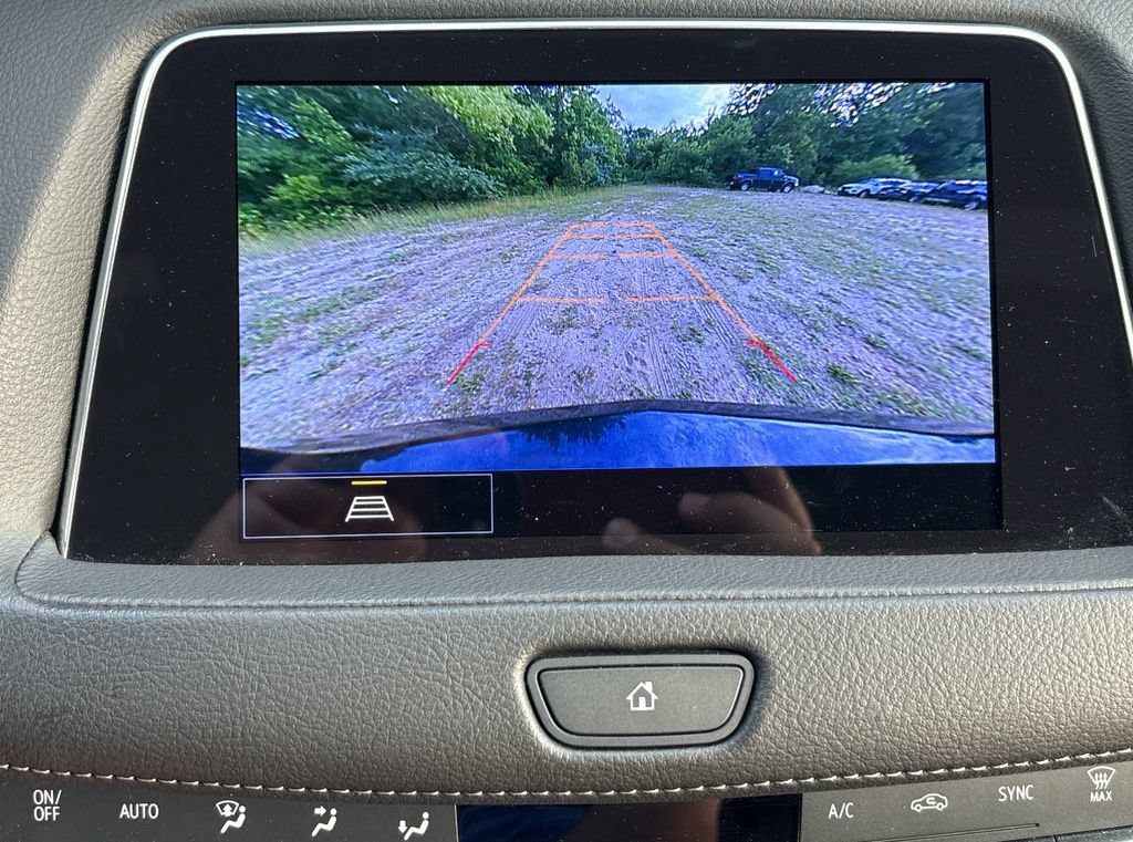 Used 2023 Cadillac XT4 Luxury w/ Cold Weather Package FWD image 14