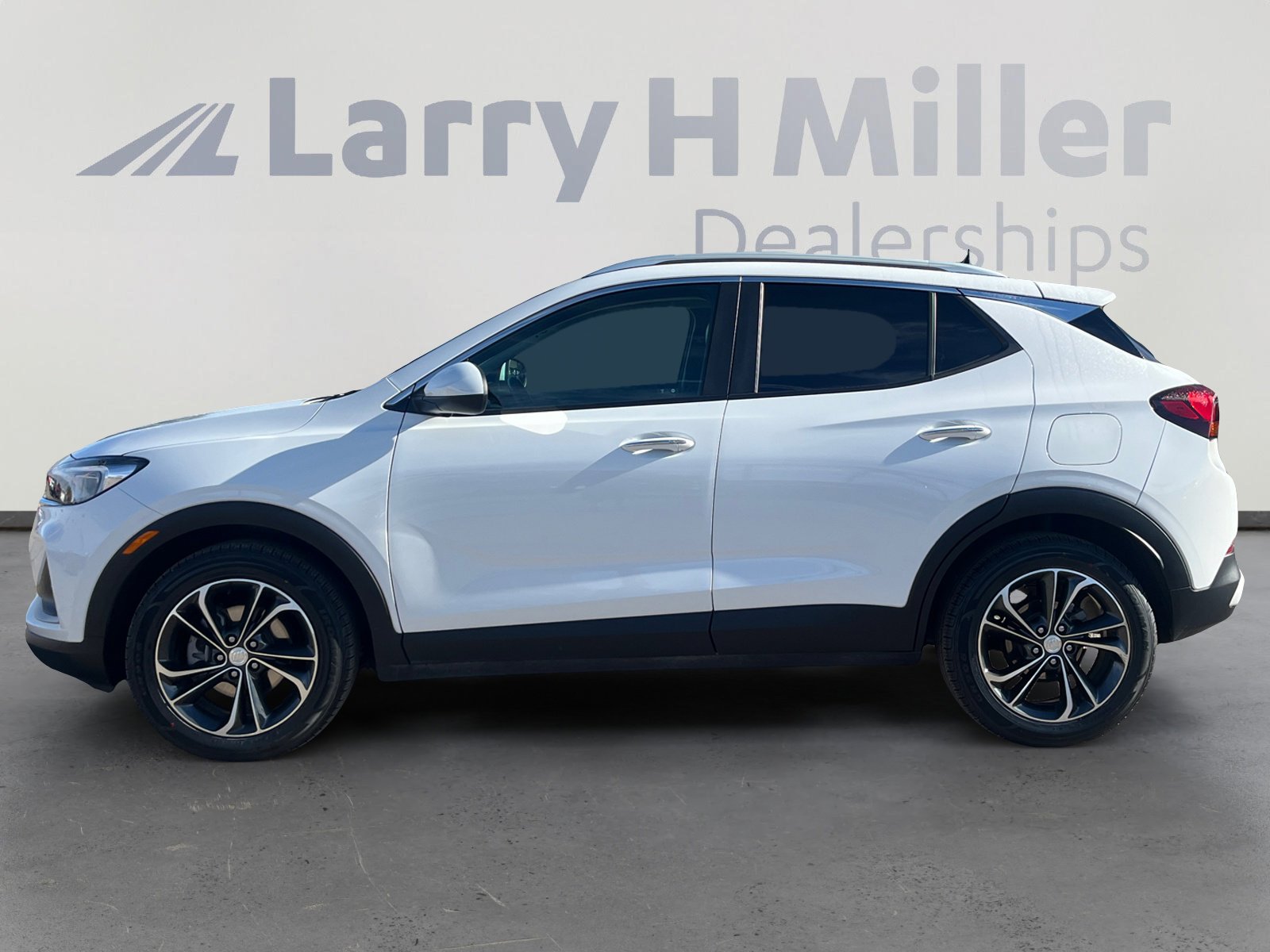 Used 2022 Buick Encore GX Select image 2