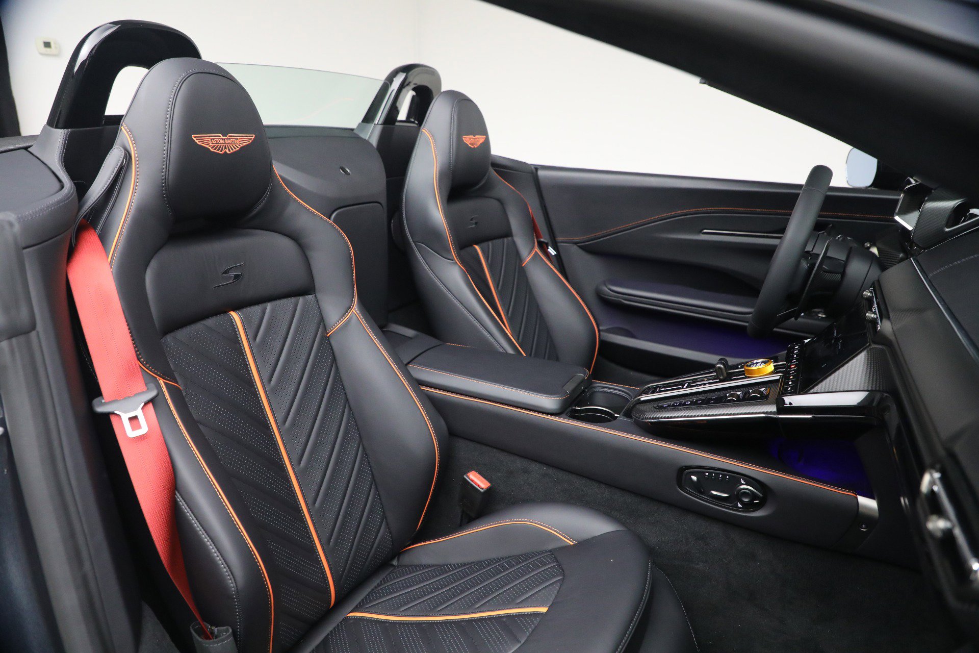 New 2026 Aston Martin V8 Vantage S image 32