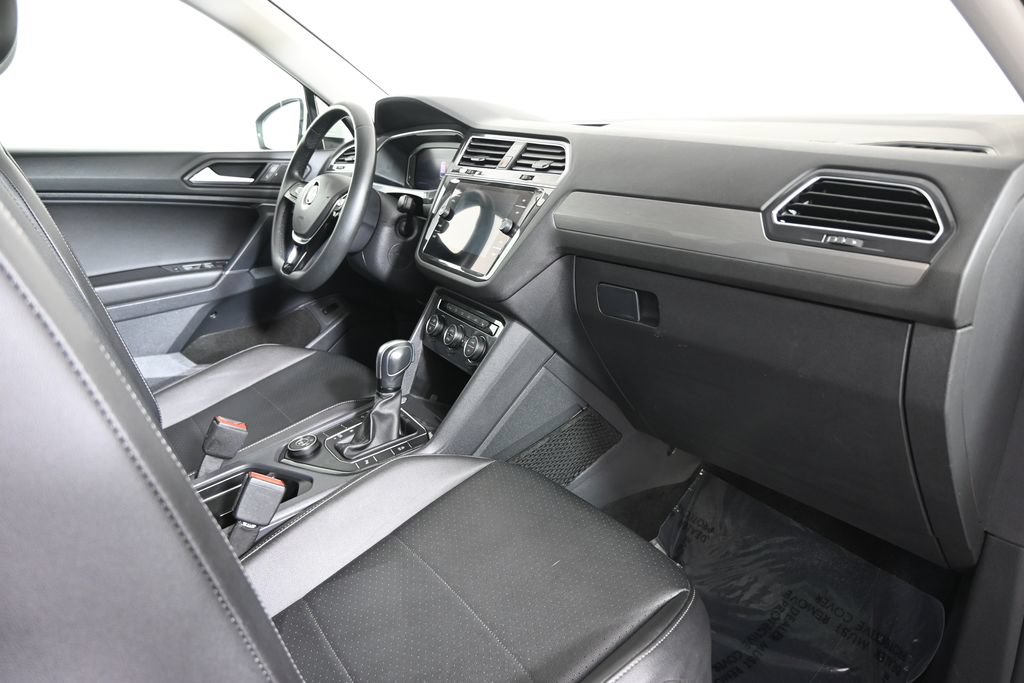 Used 2020 Volkswagen Tiguan SEL AWD/4WD image 14