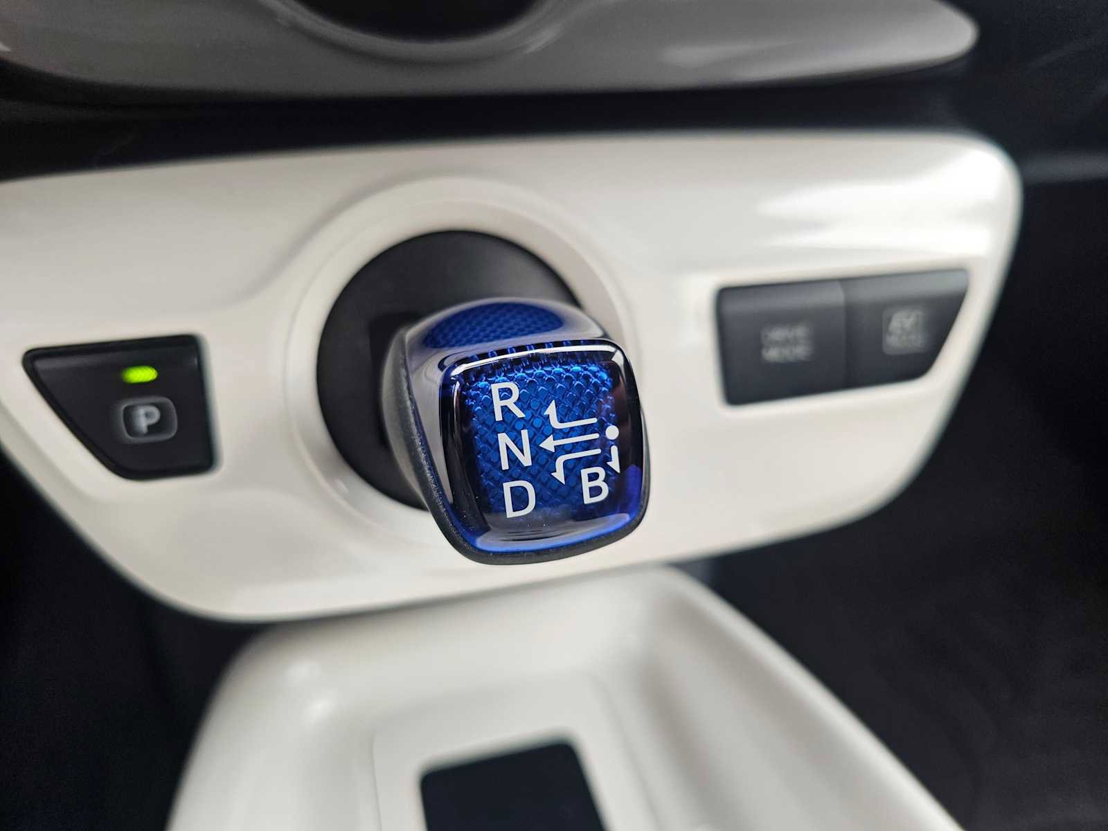 Used 2016 Toyota Prius Four image 32