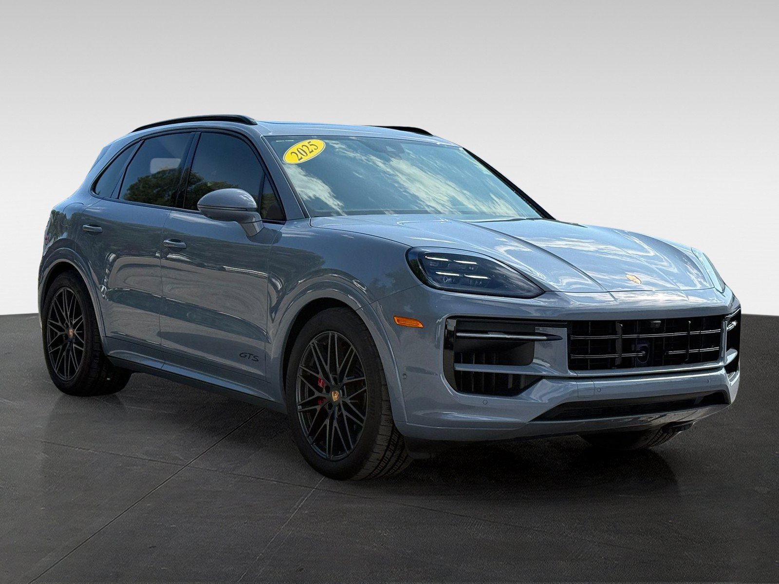 Used 2025 Porsche Cayenne GTS AWD/4WD image 3