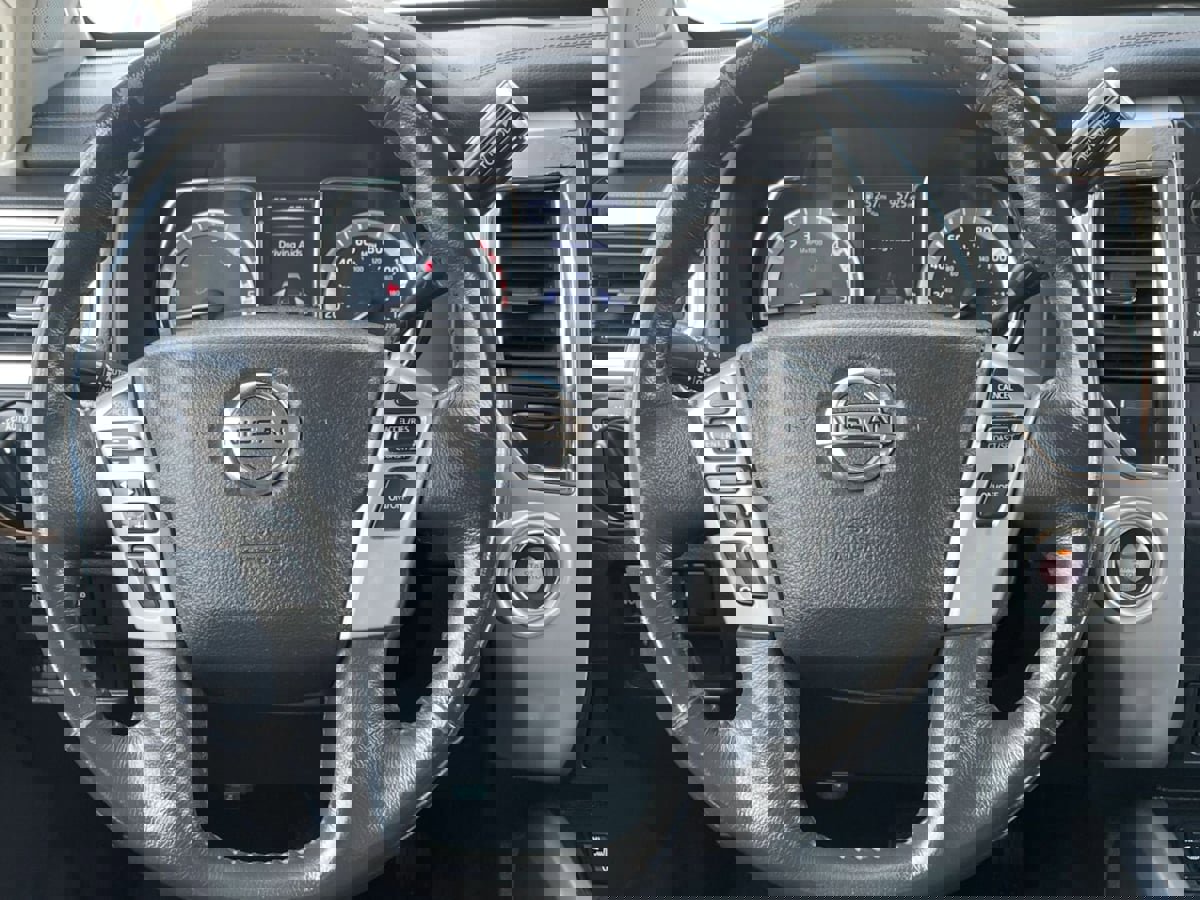 Used 2016 Nissan Titan SL image 28