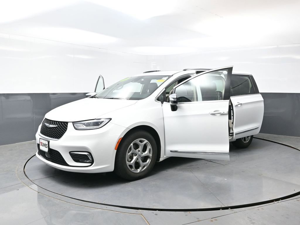 Used 2023 Chrysler Pacifica Limited FWD image 60