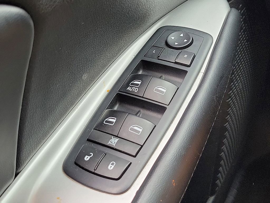 Used 2017 Dodge Journey SE w/ Flexible Seating Group image 13