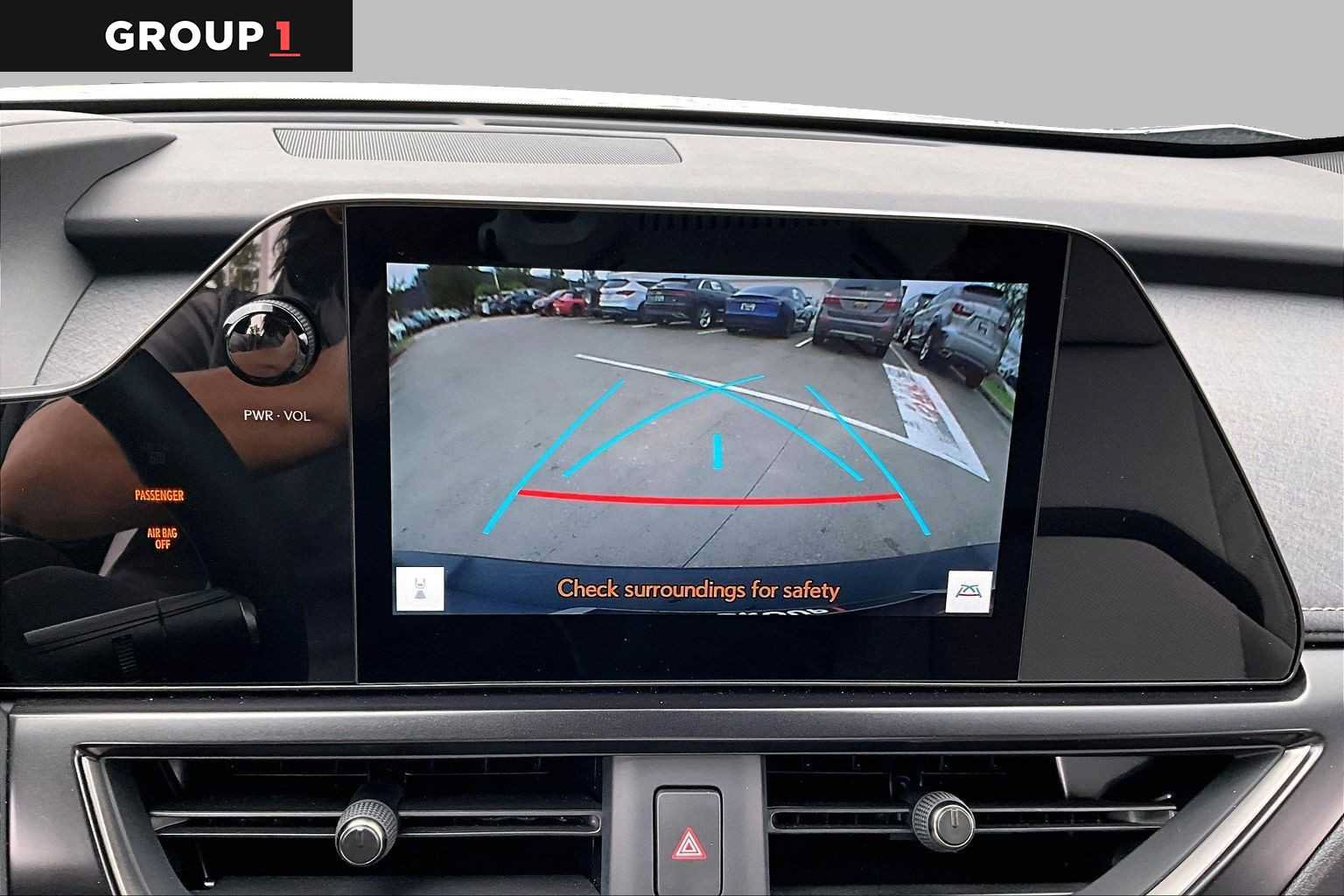 Certified 2025 Lexus UX 300h FWD w/ Accessory Package (Z1) image 24