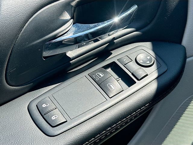 Used 2015 Dodge Grand Caravan American Value Package w/ UConnect Hands-Free Group image 17