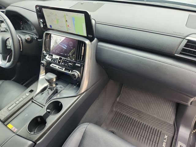 Used 2024 Lexus LX 600 4WD w/ Premium Package image 30