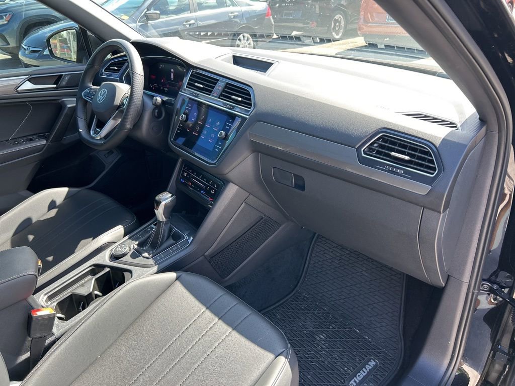 Certified 2024 Volkswagen Tiguan SE R-Line image 37