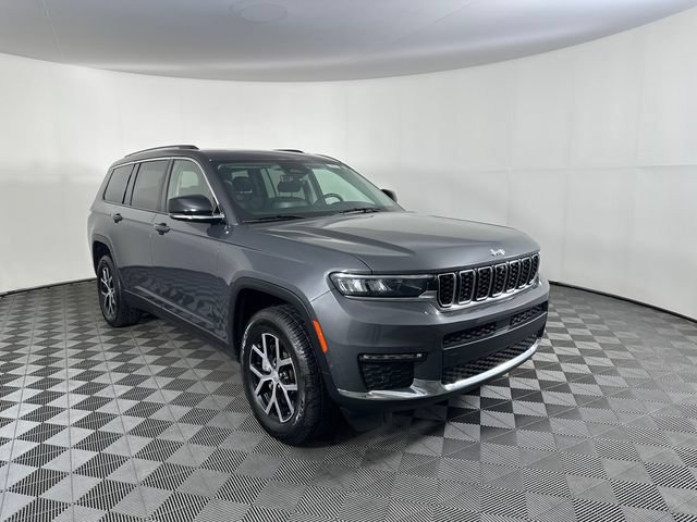 Used 2023 Jeep Grand Cherokee L Limited w/ Luxury Tech Group II AWD/4WD image 2