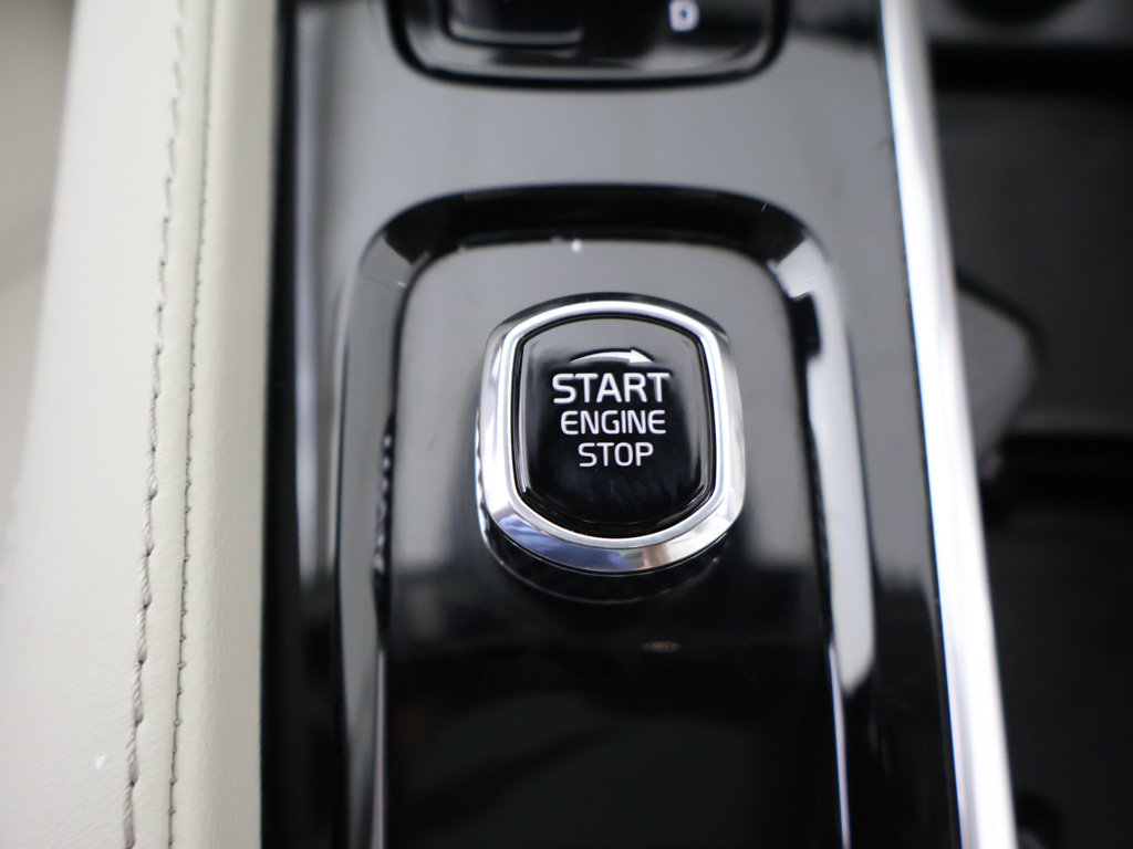 Used 2024 Volvo XC90 B5 Plus AWD/4WD image 49