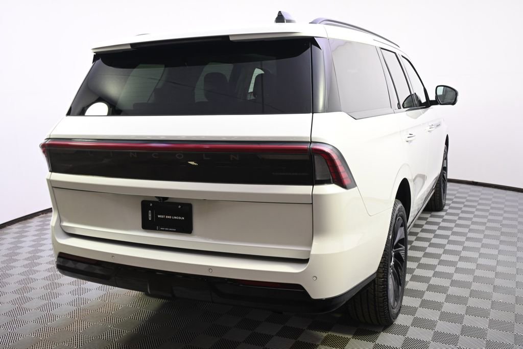New 2026 Lincoln Navigator Reserve w/ Jet Appearance Package image 6