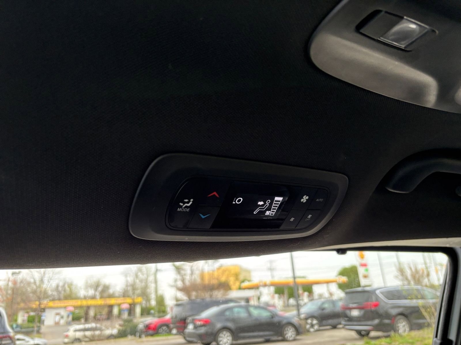 Used 2025 Chrysler Pacifica Select image 24