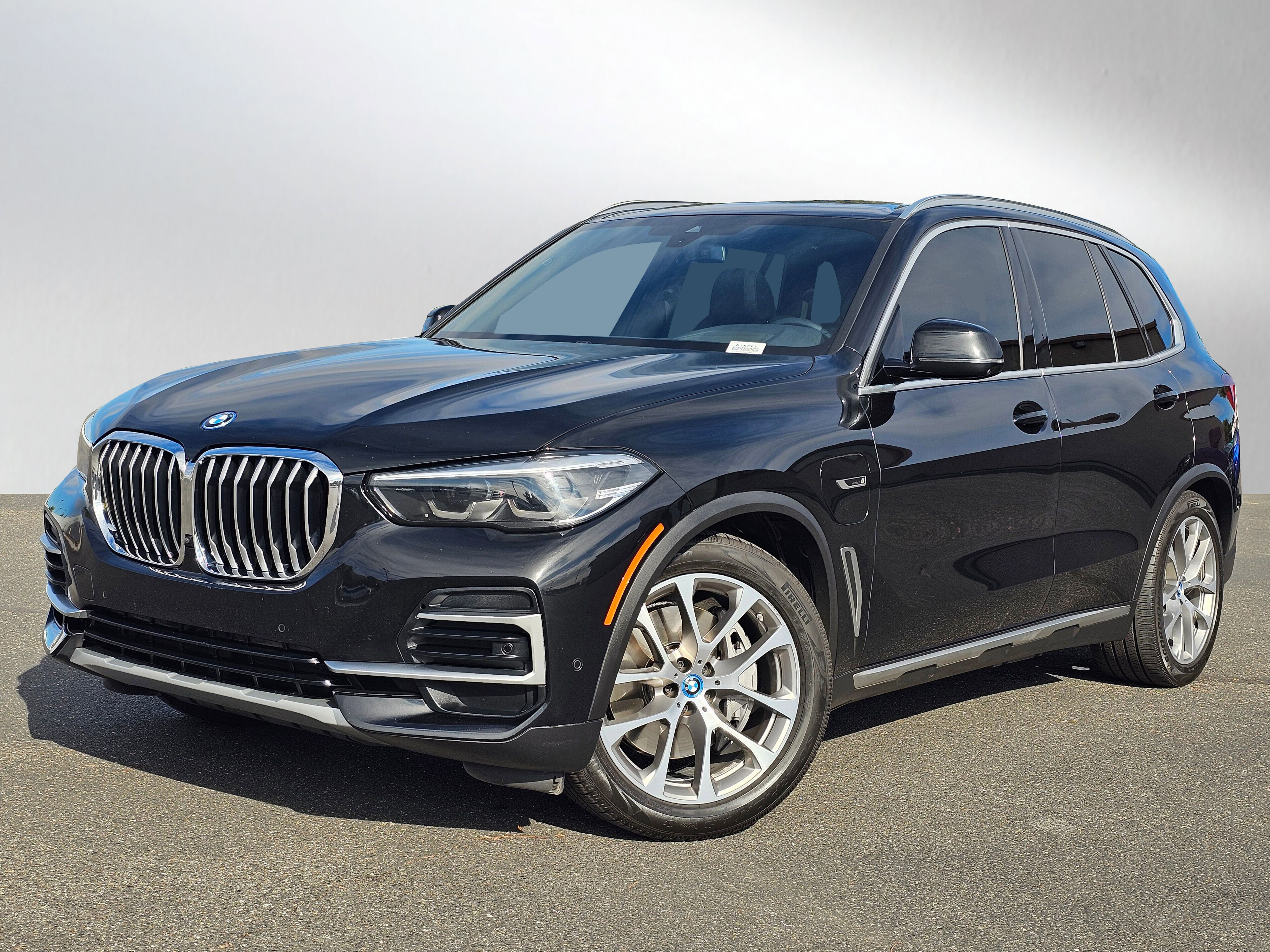 Used 2022 BMW X5 xDrive45e w/ Premium Package image 1