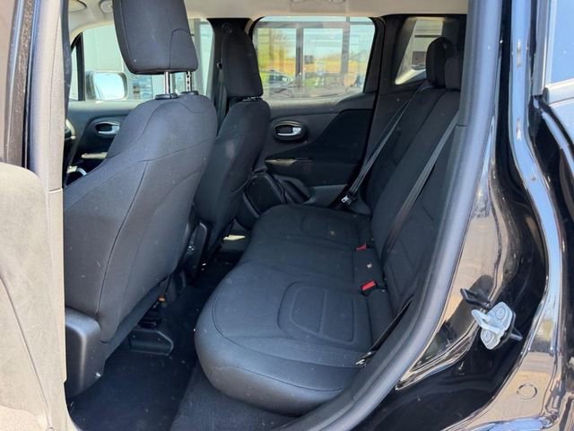 Used 2020 Jeep Renegade Latitude w/ Cold Weather Group image 9