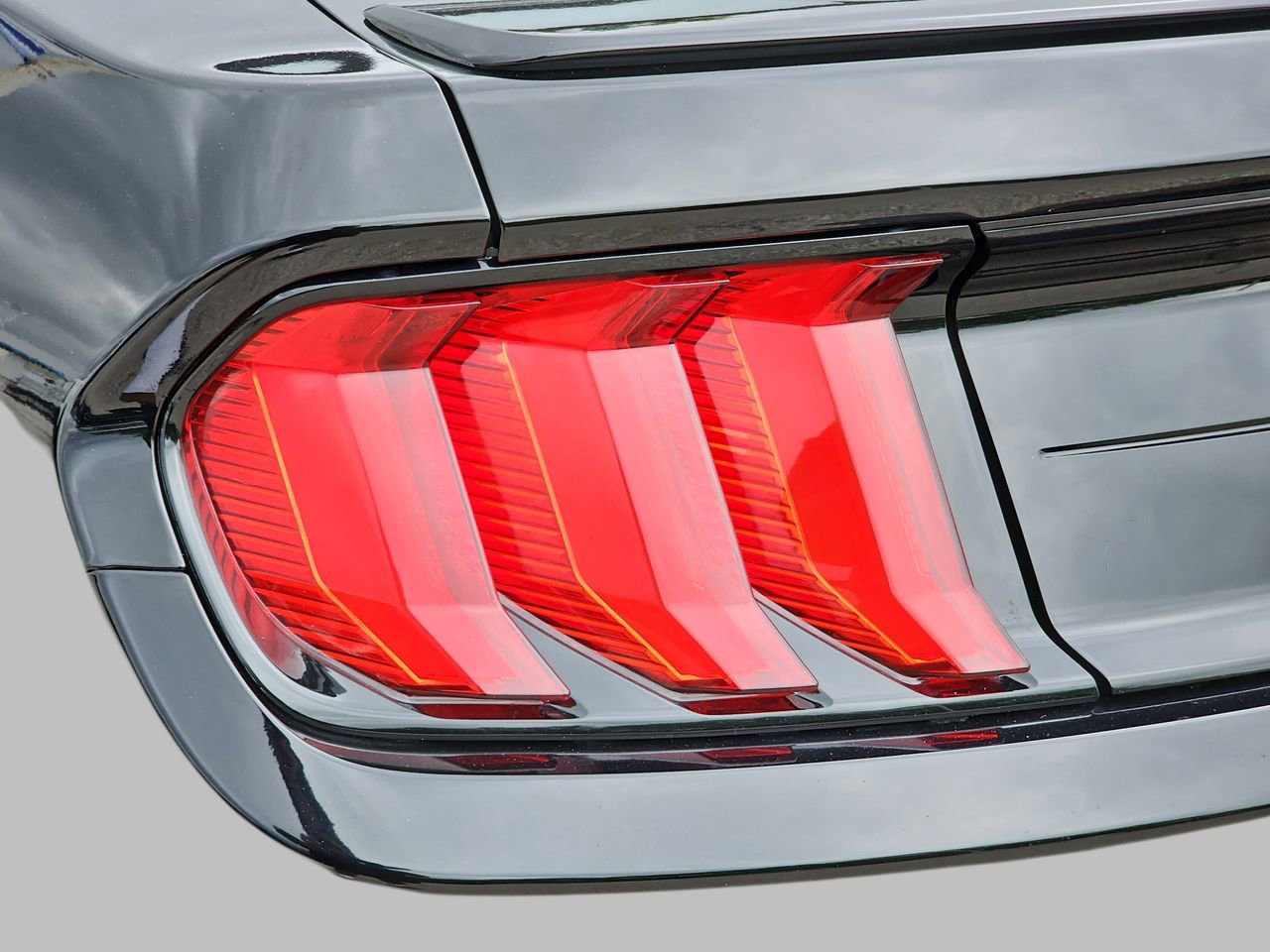 Used 2018 Ford Mustang Premium w/ Equipment Group 201A RWD image 38