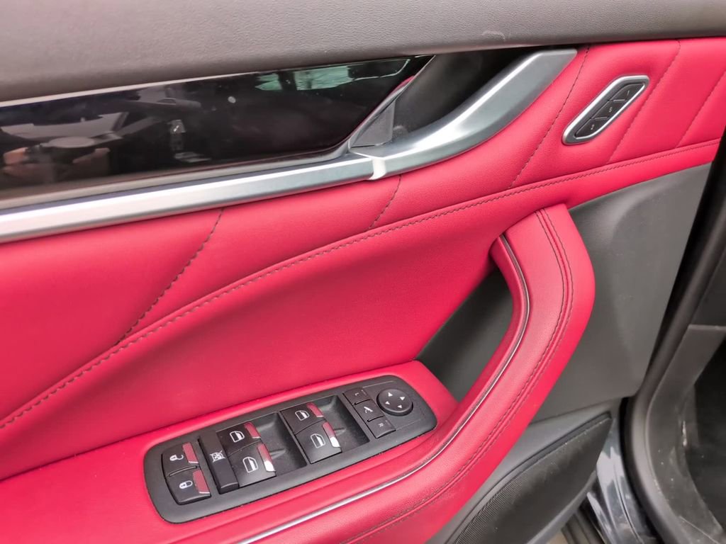 Used 2023 Maserati Levante GT image 18