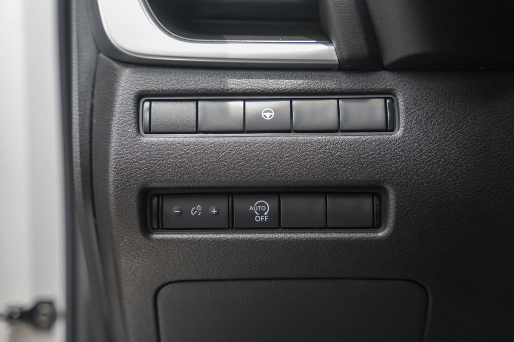 Used 2023 Nissan Rogue SV AWD/4WD image 36