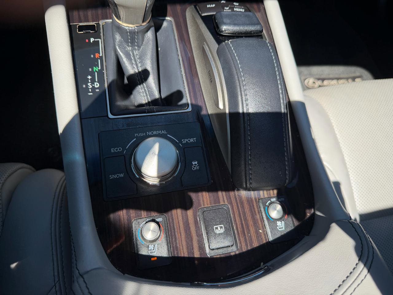 Used 2016 Lexus LS 460 Luxury w/ Comfort Package image 9