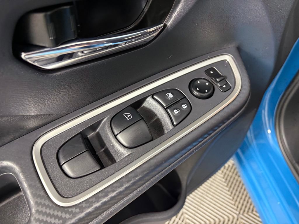 Used 2025 Nissan Versa SR w/ Trunk Package image 14