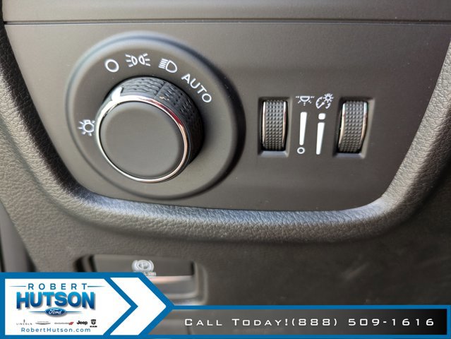 Used 2025 Jeep Grand Cherokee Altitude AWD/4WD image 25