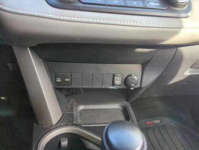 Used 2018 Toyota RAV4 XLE image 7