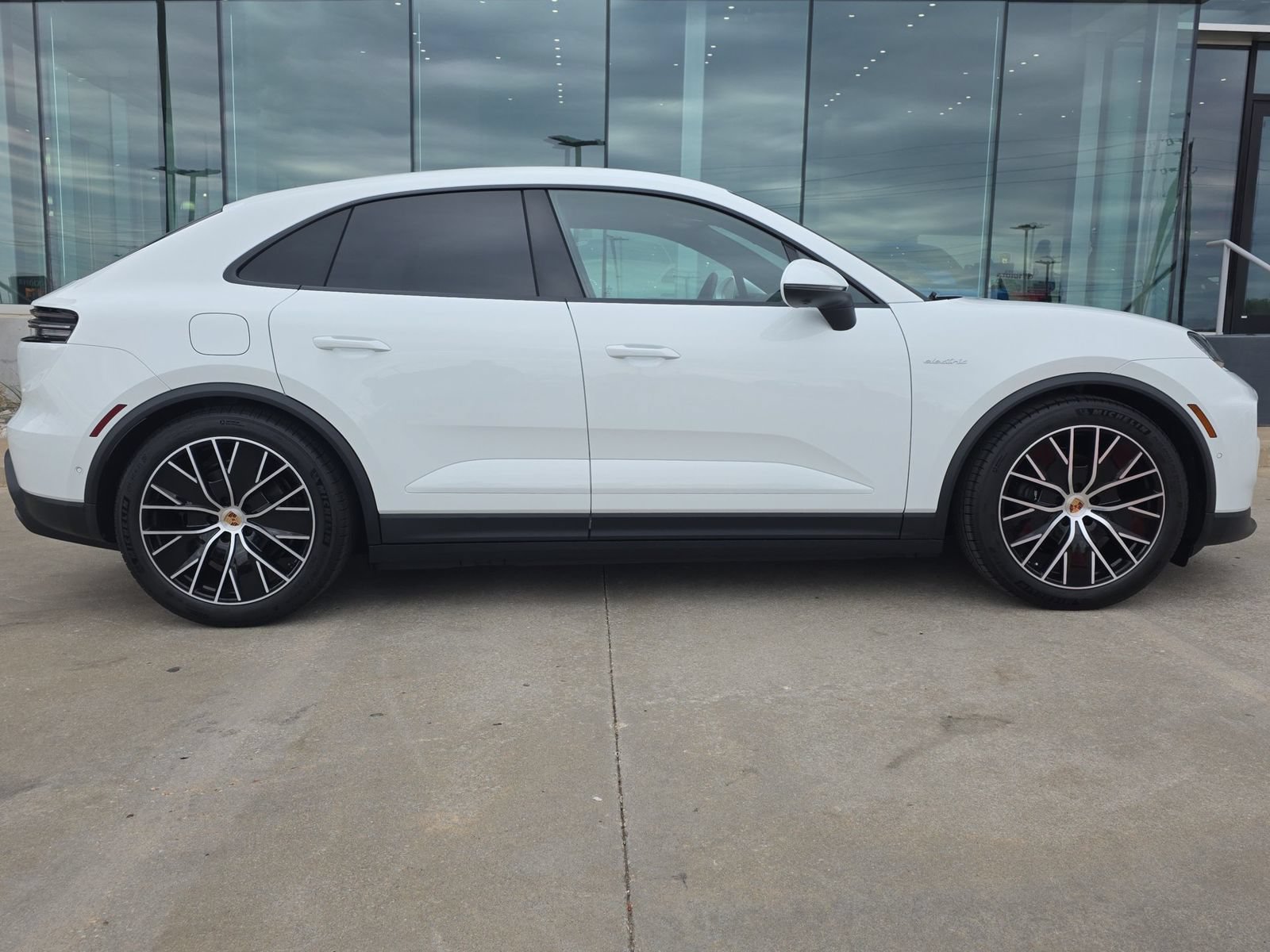 New 2026 Porsche Macan 4 Electric AWD/4WD image 8