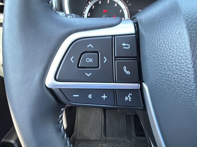 Used 2025 Toyota Highlander XLE FWD image 18