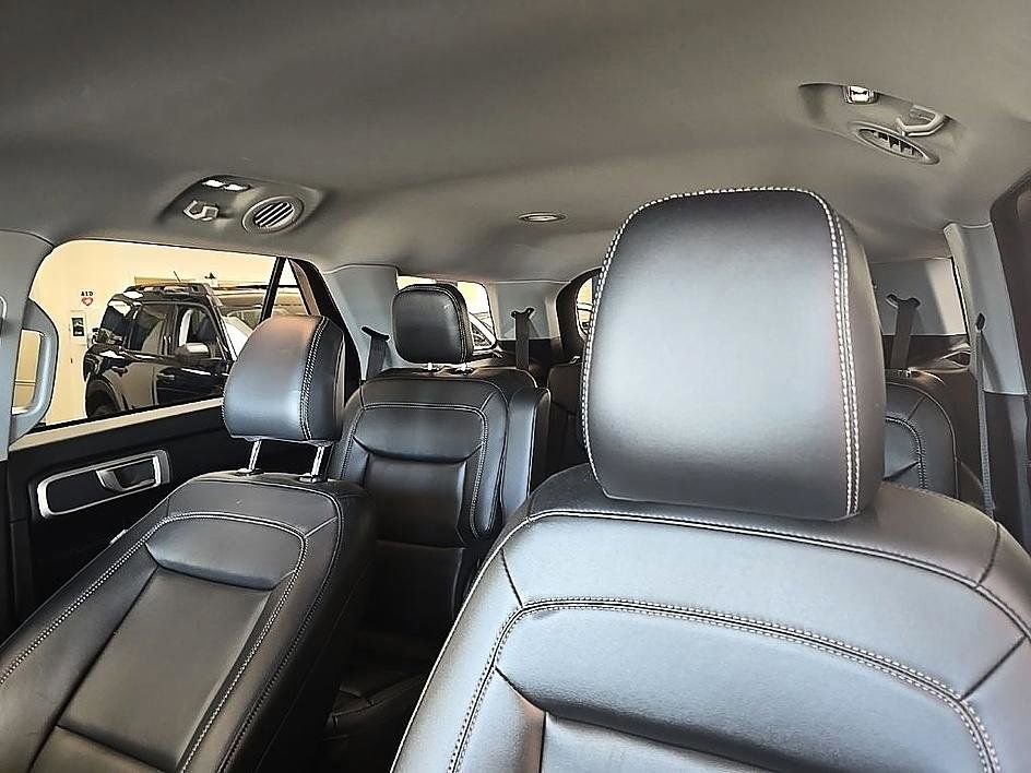 Used 2023 Ford Explorer XLT w/ Equipment Group 202A AWD/4WD image 25
