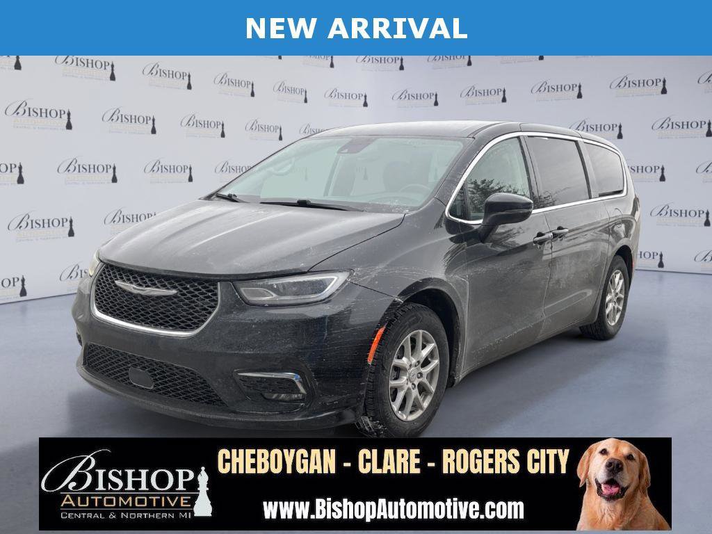 Used 2023 Chrysler Pacifica Touring-L
