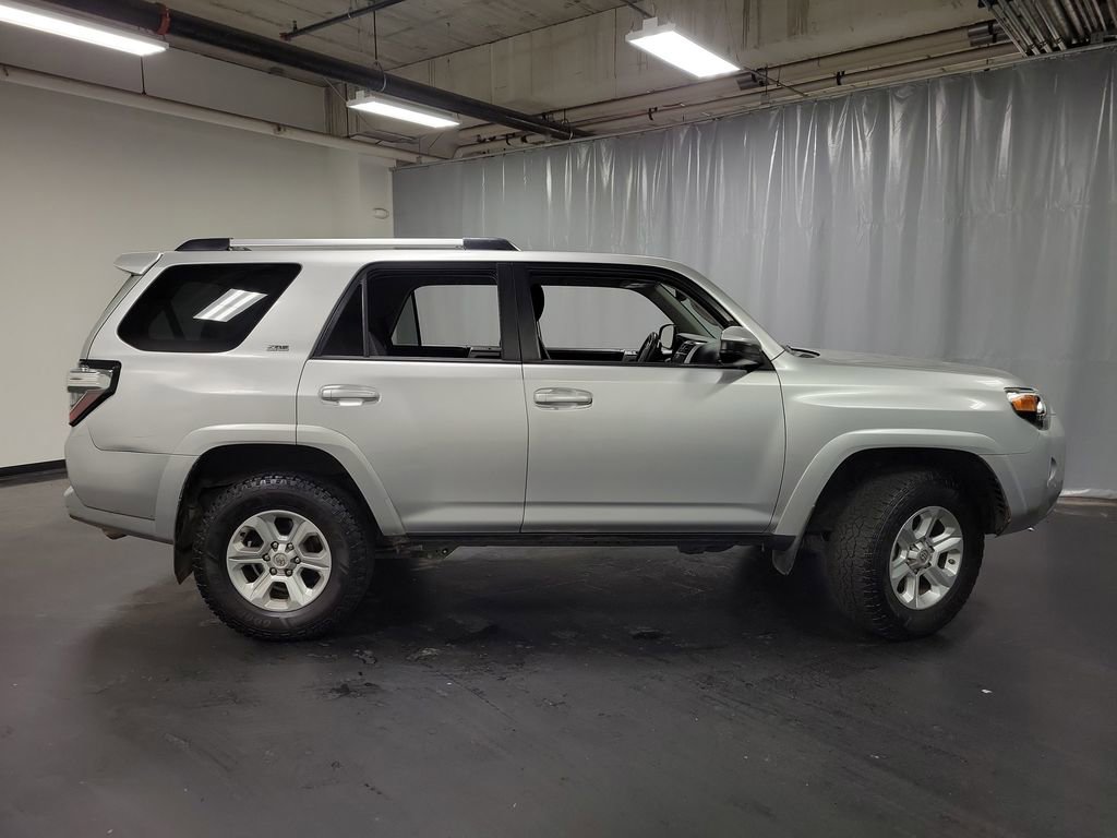 Used 2020 Toyota 4Runner SR5 AWD/4WD image 9