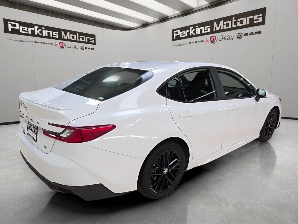 Used 2025 Toyota Camry SE image 5