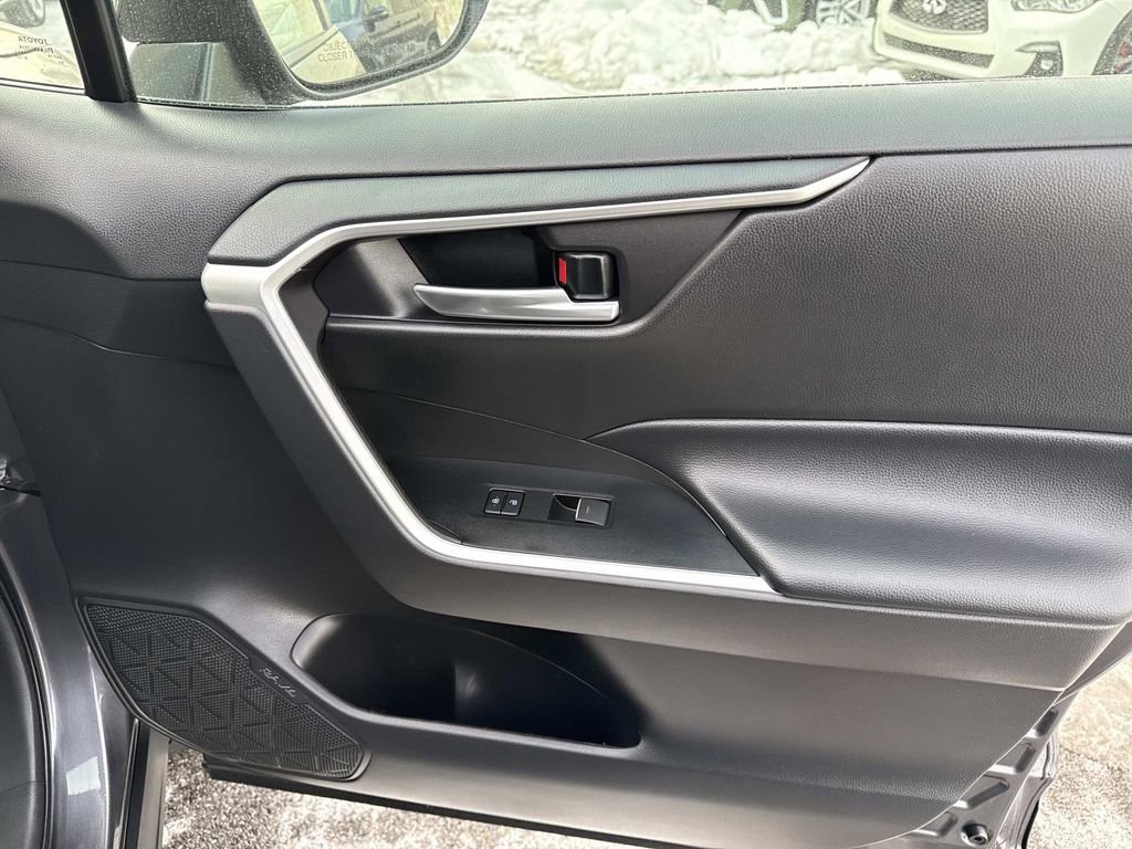 Used 2025 Toyota RAV4 XLE image 37