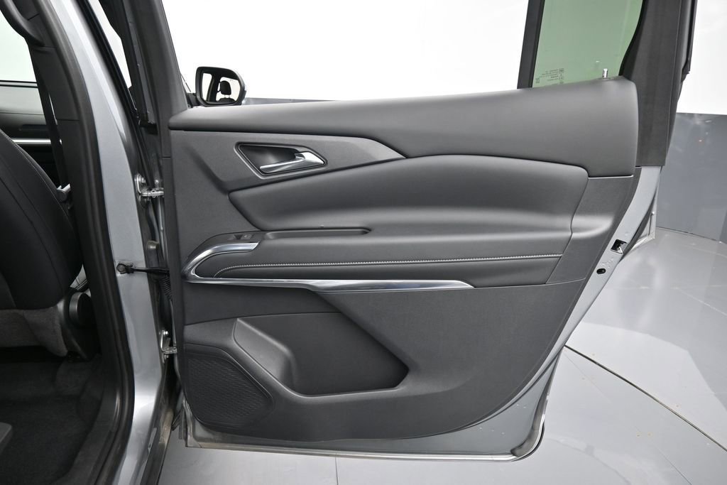 Used 2024 Chevrolet Traverse LT w/ Midnight/Sport Edition FWD image 38