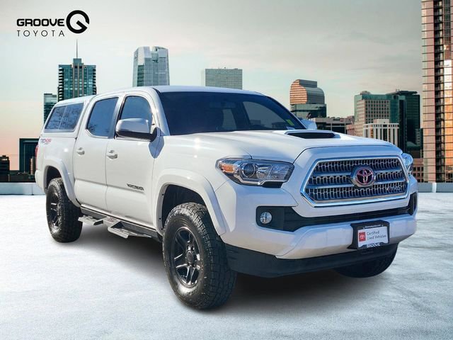 Used 2017 Toyota Tacoma TRD Sport image 8
