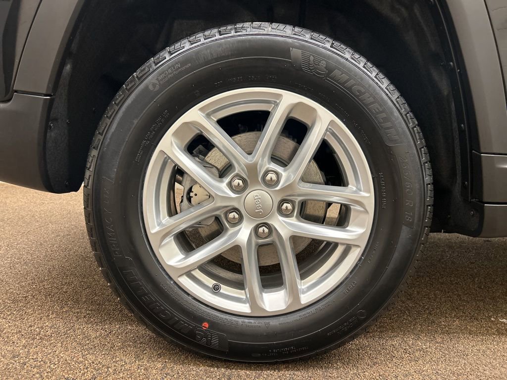 New 2026 Jeep Grand Cherokee Laredo X AWD/4WD image 28