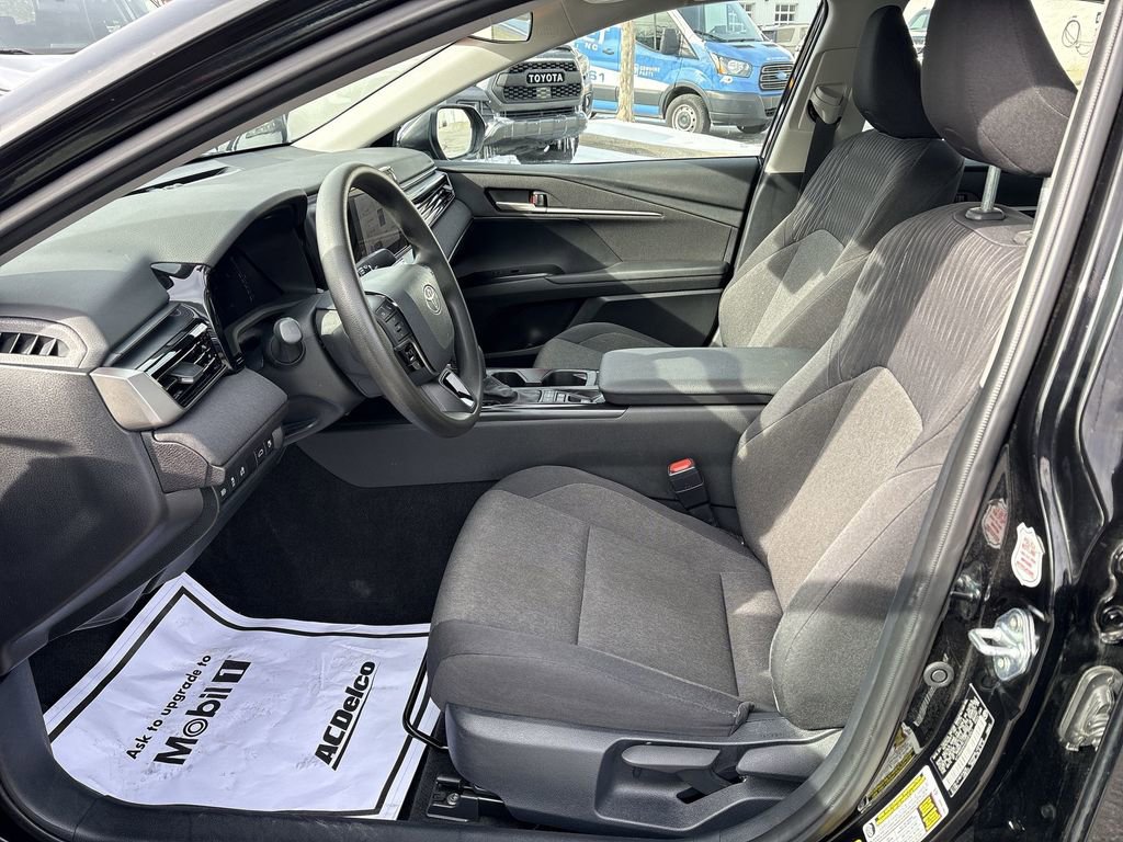 Used 2025 Toyota Camry LE image 21