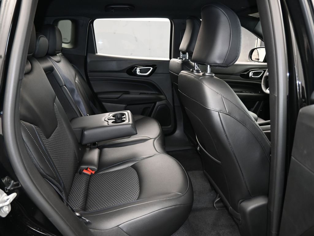 Used 2026 Jeep Compass Latitude AWD/4WD image 32