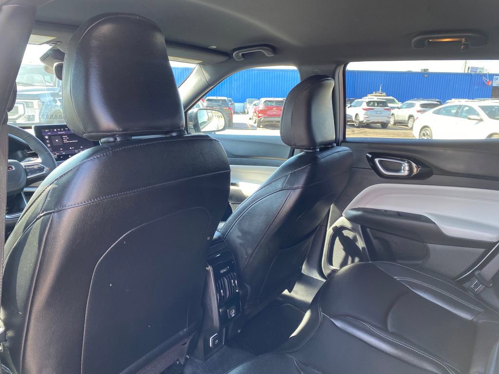 Used 2025 Jeep Compass Limited AWD/4WD image 14