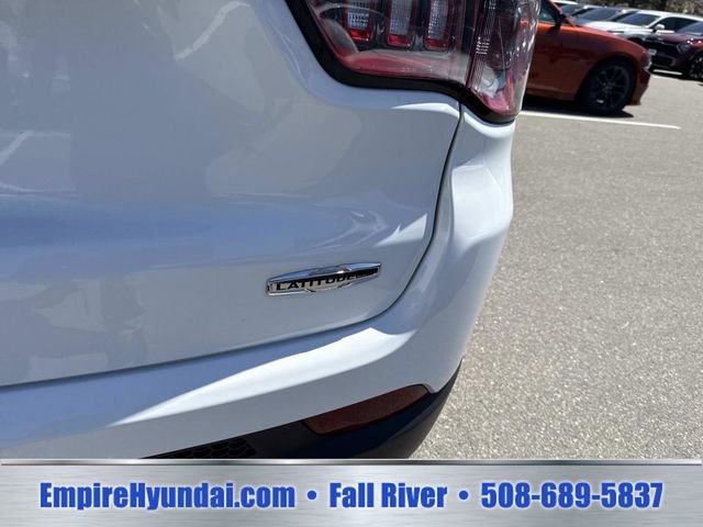 Used 2023 Jeep Compass Latitude w/ Sun and Sound Group AWD/4WD image 5