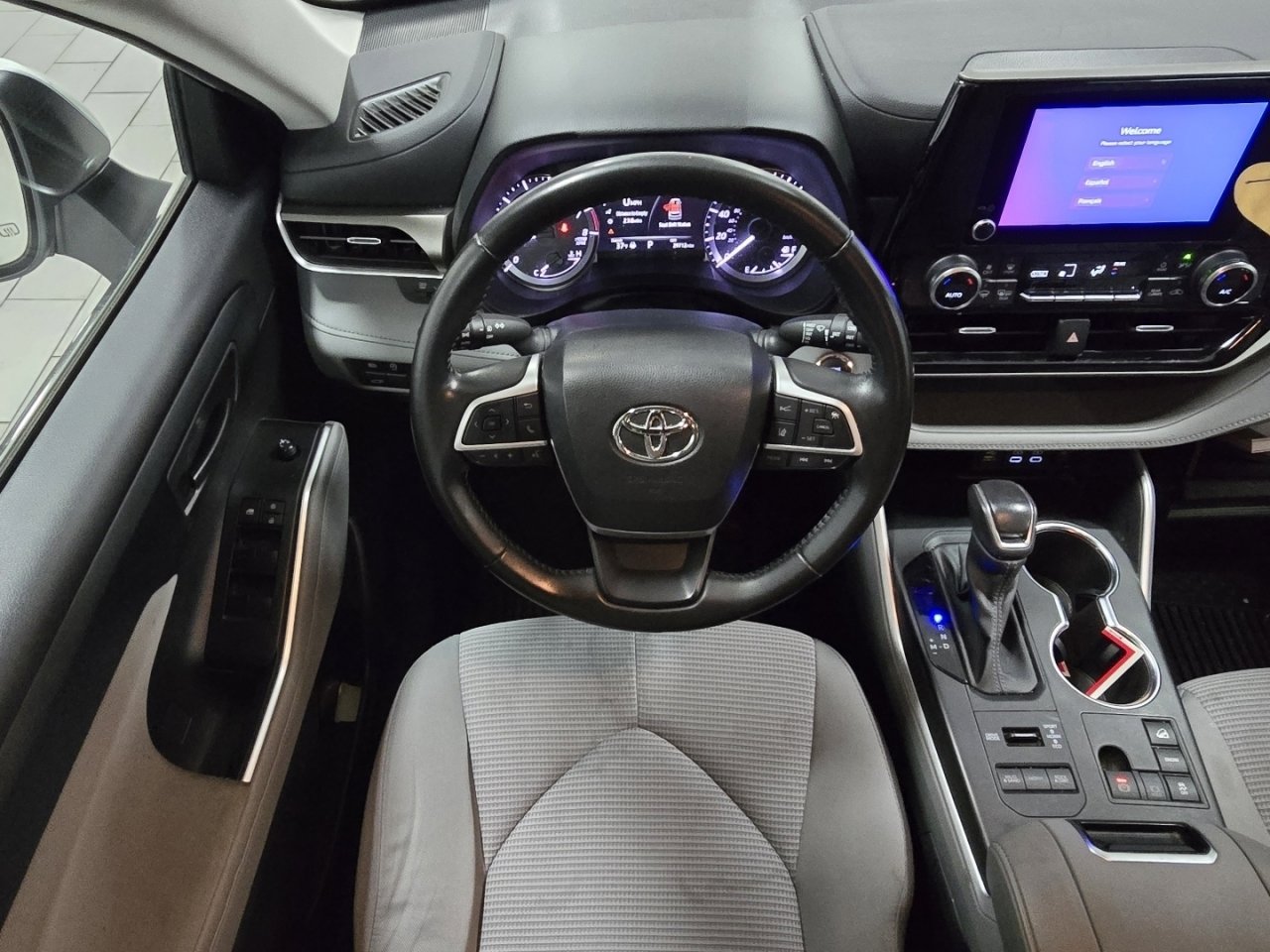 Certified 2023 Toyota Highlander LE image 23