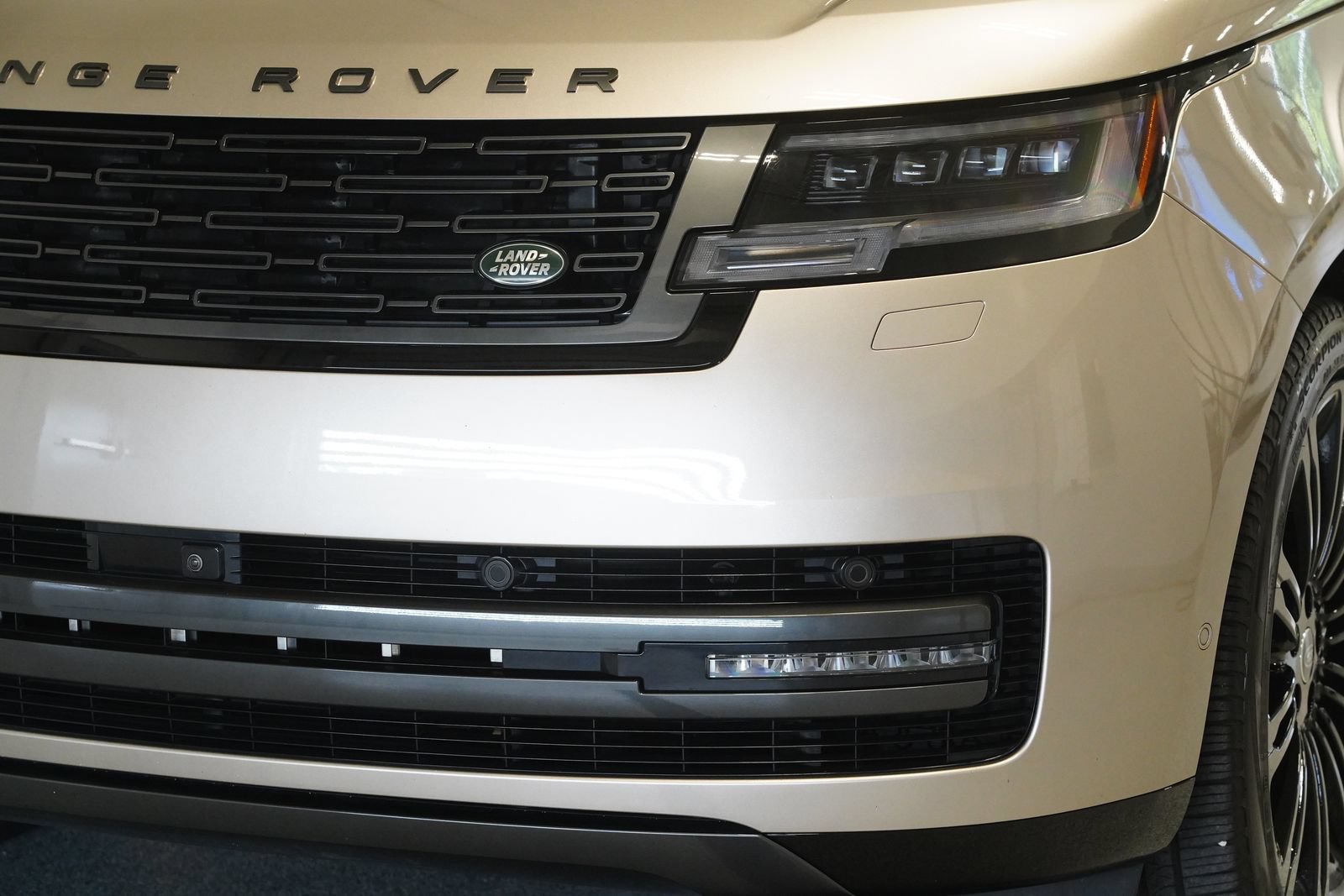 Used 2024 Land Rover Range Rover SE AWD/4WD image 6