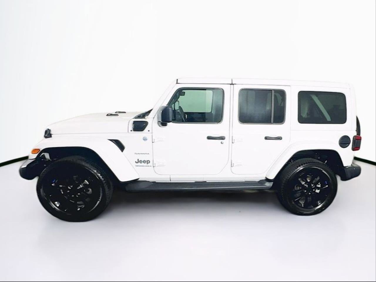 Used 2023 Jeep Wrangler Sahara w/ Cold Weather Group image 4