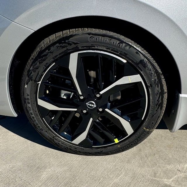 New 2025 Nissan Versa SR w/ Trunk Package image 23